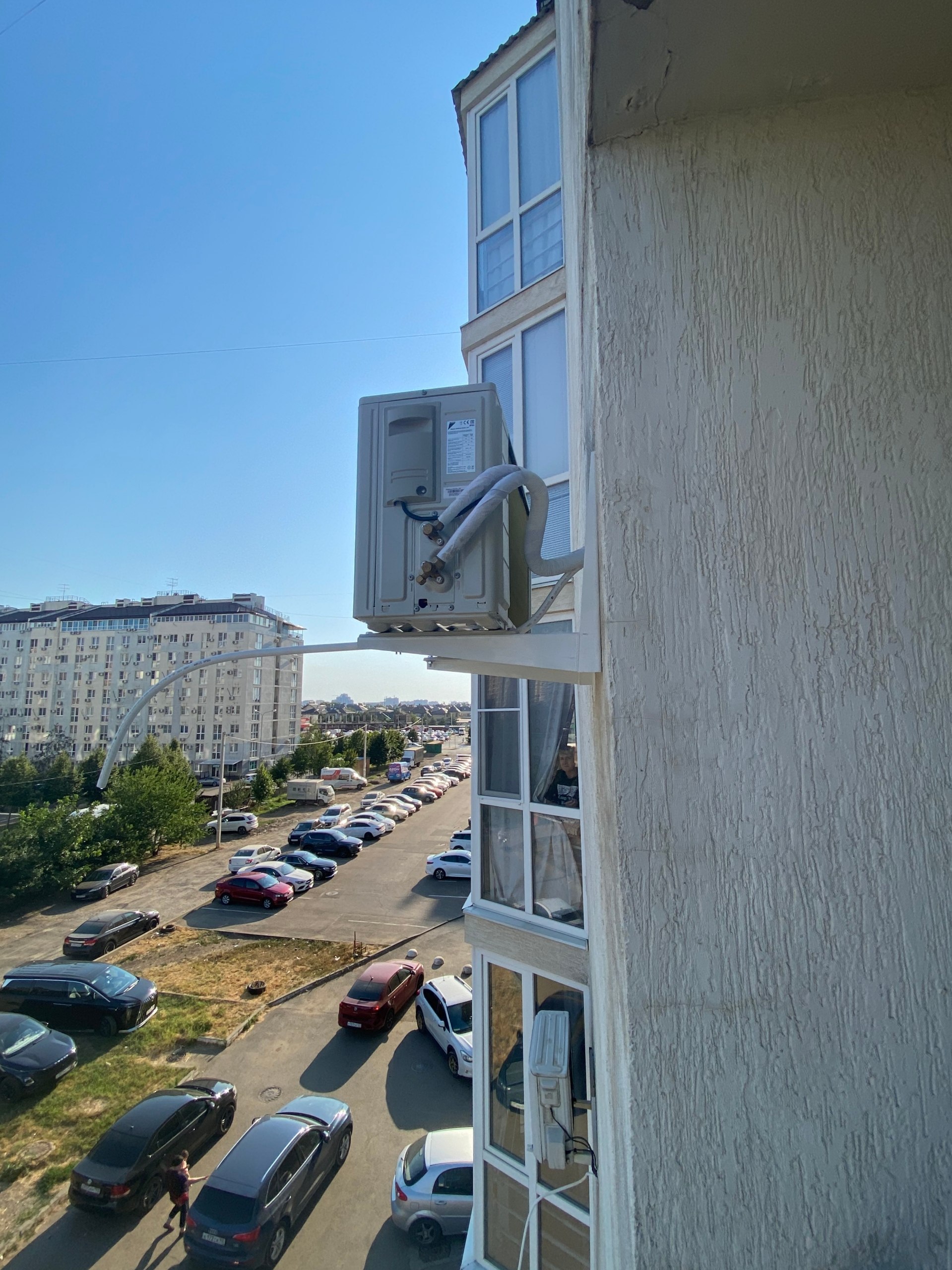 Вид с высоты во время монтажа
